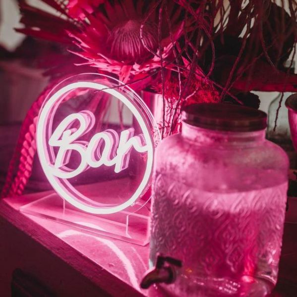Freestanding Bar Sign in Circle